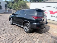 TOYOTA HILUX 2.8 D-4D TURBO DIESEL CD SRX 4X4 AUTOMÁTICO 2017/2017 ELY AUTOMÓVEIS LAJEADO / Carros no Vale