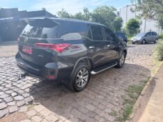 TOYOTA HILUX 2.8 D-4D TURBO DIESEL CD SRX 4X4 AUTOMÁTICO 2017/2017 ELY AUTOMÓVEIS LAJEADO / Carros no Vale