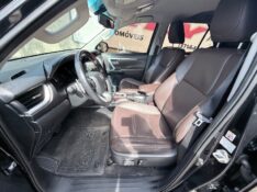 TOYOTA HILUX 2.8 D-4D TURBO DIESEL CD SRX 4X4 AUTOMÁTICO 2017/2017 ELY AUTOMÓVEIS LAJEADO / Carros no Vale