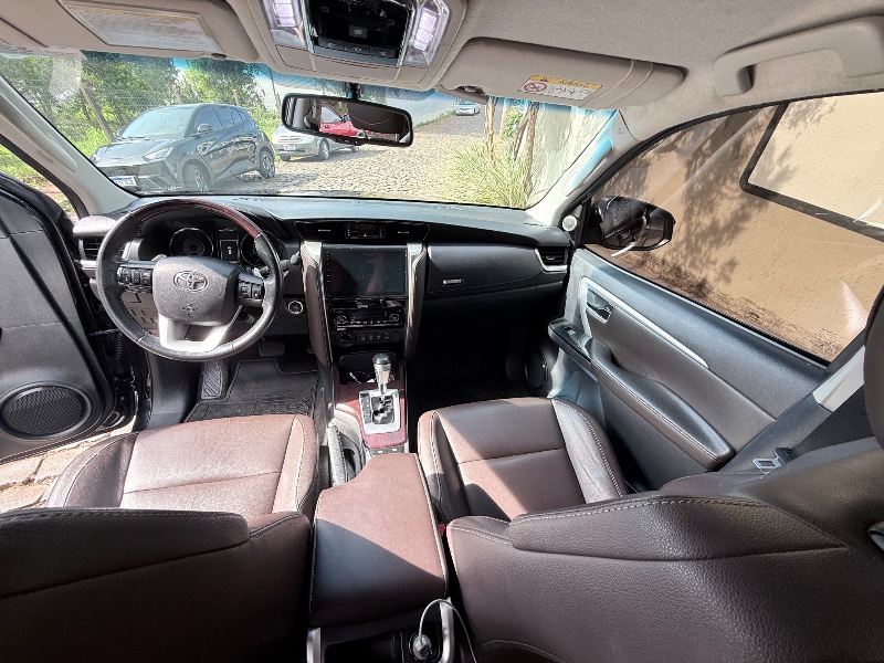 TOYOTA HILUX 2.8 D-4D TURBO DIESEL CD SRX 4X4 AUTOMÁTICO 2017/2017 ELY AUTOMÓVEIS LAJEADO / Carros no Vale TOYOTA HILUX 2.8 D-4D TURBO DIESEL CD SRX 4X4 AUTOMÁTICO 2017/2017 ELY AUTOMÓVEIS LAJEADO / Carros no Vale