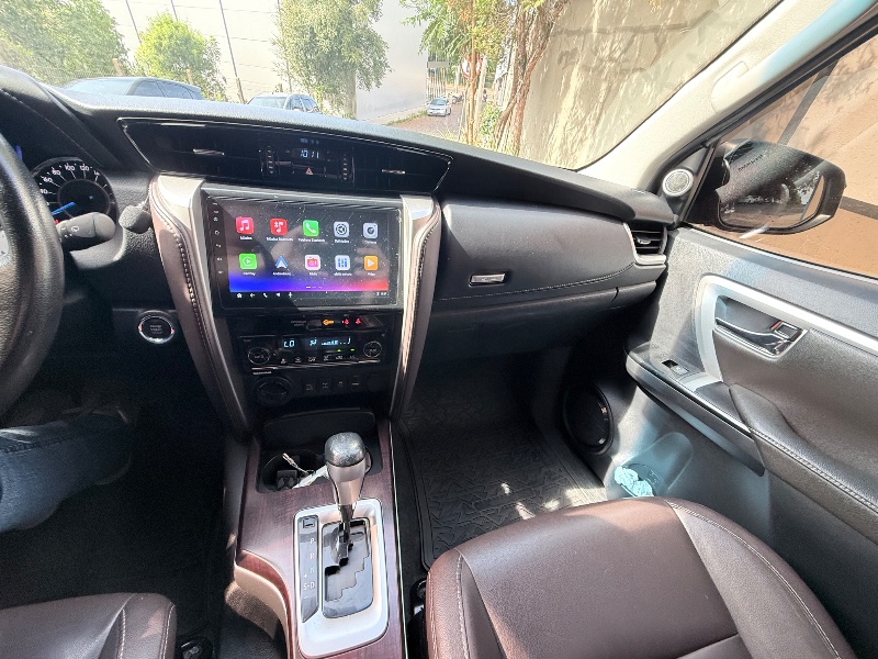 TOYOTA HILUX 2.8 D-4D TURBO DIESEL CD SRX 4X4 AUTOMÁTICO 2017/2017 ELY AUTOMÓVEIS LAJEADO / Carros no Vale TOYOTA HILUX 2.8 D-4D TURBO DIESEL CD SRX 4X4 AUTOMÁTICO 2017/2017 ELY AUTOMÓVEIS LAJEADO / Carros no Vale