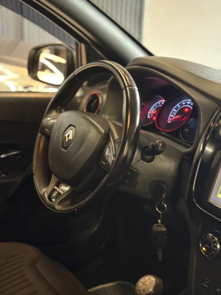 RENAULT SANDEIRO STEPWAY 1.6 * 2017/2017 JM AUTOMÓVEIS VENÂNCIO AIRES / Carros no Vale