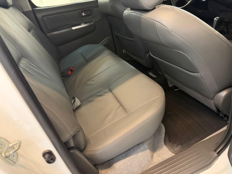 TOYOTA HILUX CABINE DUPLA 2.7 SRV CD 4X4 2014/2014 LUCAS AUTOMÓVEIS BOM RETIRO DO SUL / Carros no Vale