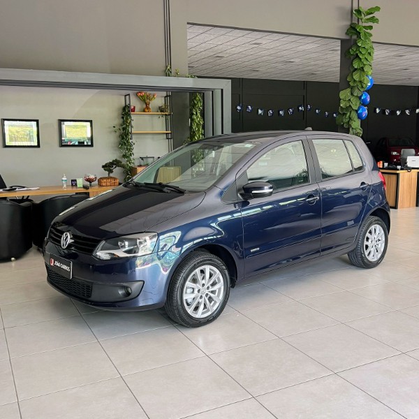 VOLKSWAGEN FOX 1.0 MI TREND 8V 2014/2014 JOÃO CARROS MULTIMARCAS GUAPORÉ / Carros no Vale