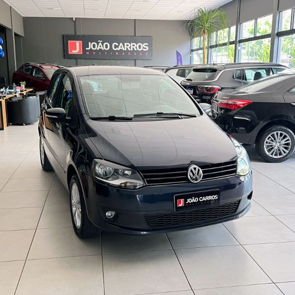 VOLKSWAGEN FOX 1.0 MI TREND 8V 2014/2014 JOÃO CARROS MULTIMARCAS GUAPORÉ / Carros no Vale