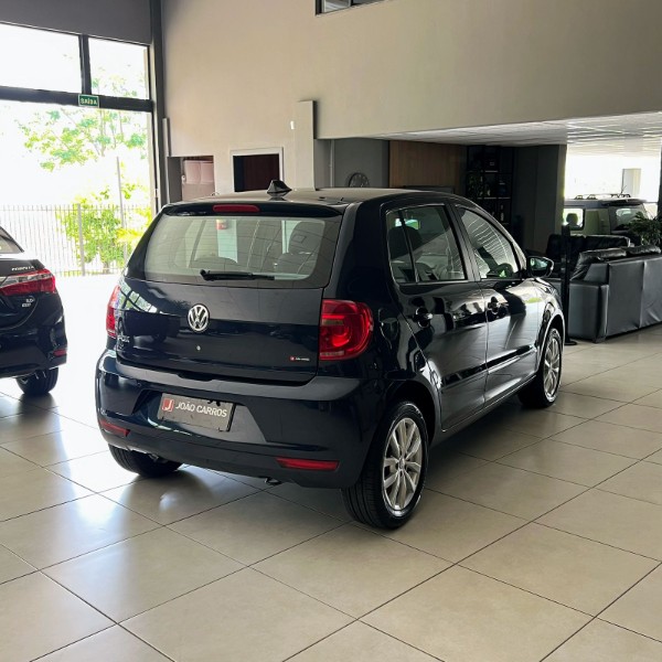 VOLKSWAGEN FOX 1.0 MI TREND 8V 2014/2014 JOÃO CARROS MULTIMARCAS GUAPORÉ / Carros no Vale