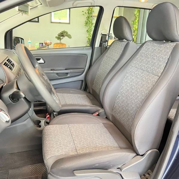VOLKSWAGEN FOX 1.0 MI TREND 8V 2014/2014 JOÃO CARROS MULTIMARCAS GUAPORÉ / Carros no Vale