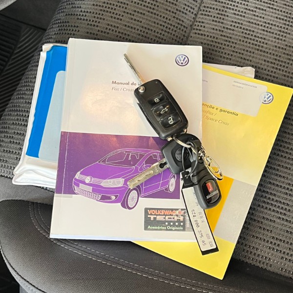 VOLKSWAGEN FOX 1.0 MI TREND 8V 2014/2014 JOÃO CARROS MULTIMARCAS GUAPORÉ / Carros no Vale