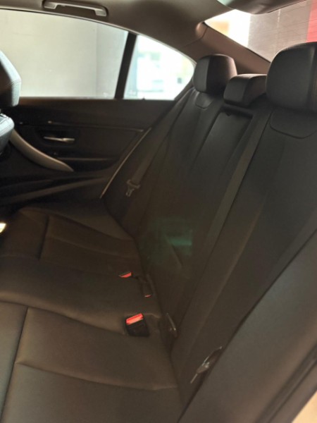 BMW 320i 2.0 MODERN 16V TURBO GASOLINA 4P AUTOMÁTICO 2016/2016 JM AUTOMÓVEIS VENÂNCIO AIRES / Carros no Vale