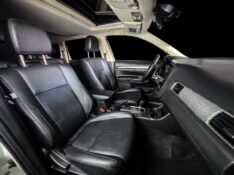 MITSUBISHI OUTLANDER 3.0 GT 4X4 V6 24V 2014/2015 DUARTE VEÍCULOS PORTO ALEGRE / Carros no Vale
