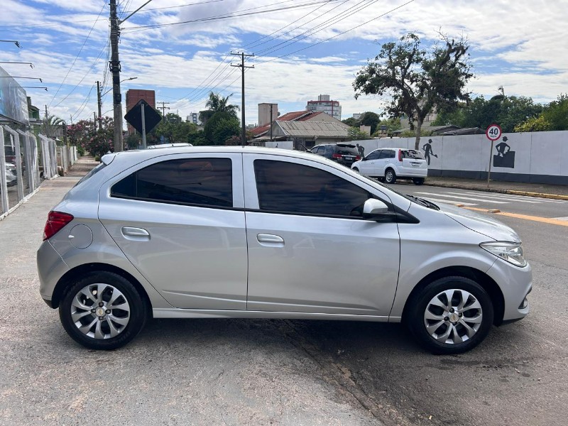 CHEVROLET ONIX HATCH LT 1.0 8V FLEXPOWER 5P MEC. 2013/2013 LS MULTIMARCAS VENÂNCIO AIRES / Carros no Vale