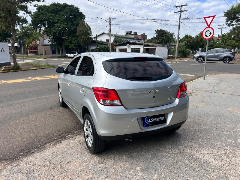 CHEVROLET ONIX HATCH LT 1.0 8V FLEXPOWER 5P MEC. 2013/2013 LS MULTIMARCAS VENÂNCIO AIRES / Carros no Vale