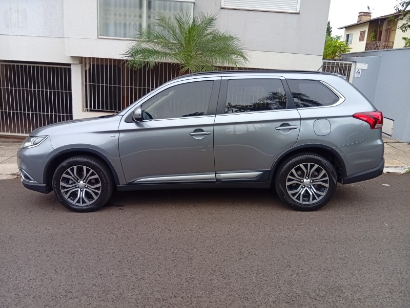 MITSUBISHI OUTLANDER 3.0 GT 2016/2016 ALTERNATIVA VEÍCULOS LAJEADO / Carros no Vale