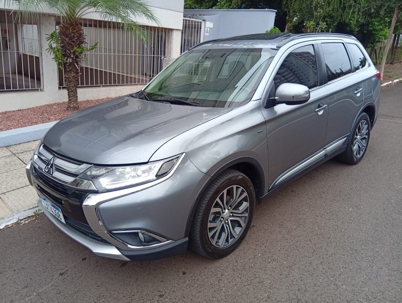 MITSUBISHI OUTLANDER 3.0 GT 2016/2016 ALTERNATIVA VEÍCULOS LAJEADO / Carros no Vale