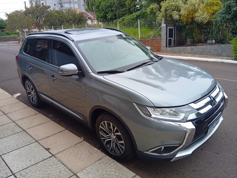 MITSUBISHI OUTLANDER 3.0 GT 2016/2016 ALTERNATIVA VEÍCULOS LAJEADO / Carros no Vale