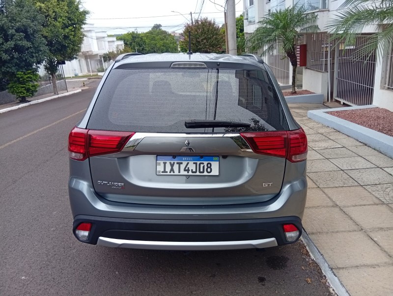 MITSUBISHI OUTLANDER 3.0 GT 2016/2016 ALTERNATIVA VEÍCULOS LAJEADO / Carros no Vale