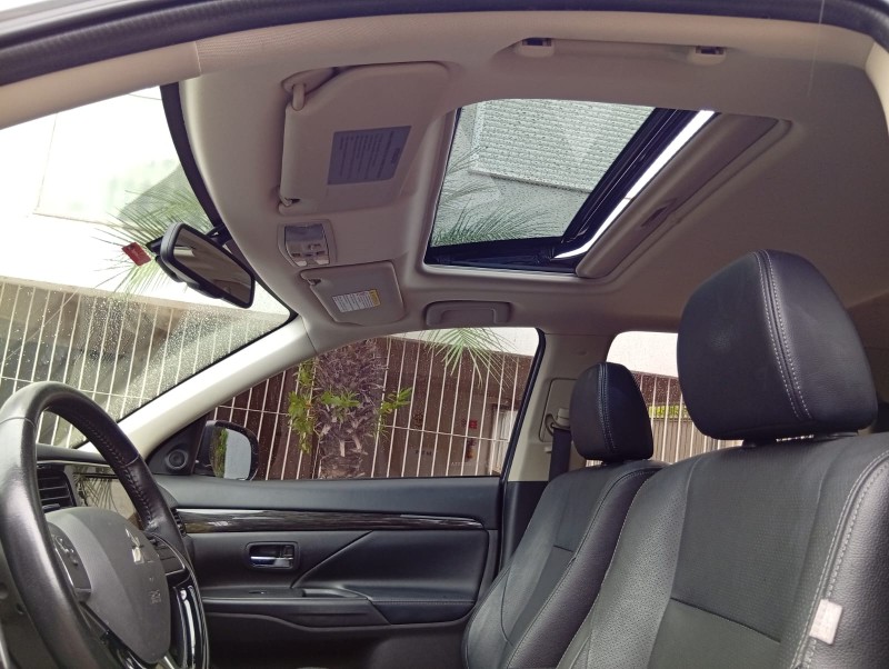 MITSUBISHI OUTLANDER 3.0 GT 2016/2016 ALTERNATIVA VEÍCULOS LAJEADO / Carros no Vale