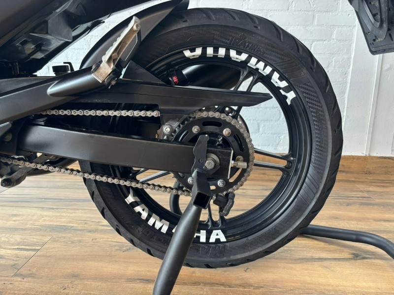 YAMAHA FAZER 250 /2017 RT 811 VEÍCULOS ARROIO DO MEIO / Carros no Vale