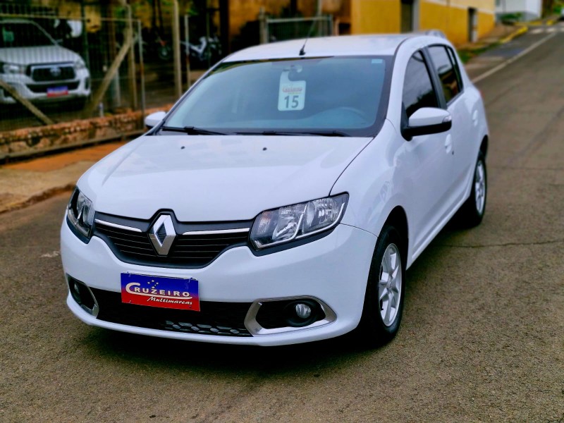 RENAULT SANDERO DYNAMIQUE 1.6 2014/2015 CRUZEIRO MULTIMARCAS CRUZEIRO DO SUL / Carros no Vale