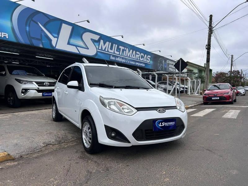 FORD FIESTA SE 1.6 8V FLEX 5P 2014/2014 LS MULTIMARCAS VENÂNCIO AIRES / Carros no Vale