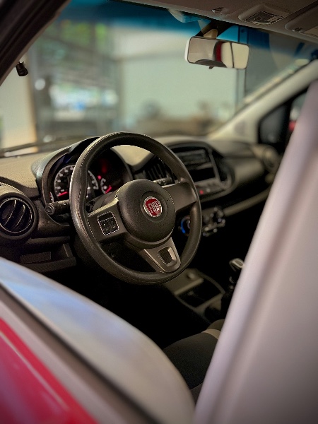 FIAT UNO 1.0 EVO WAY 8V FLEX 4P MANUAL 2015/2016 MALAGGI VEÍCULOS ENCANTADO / Carros no Vale