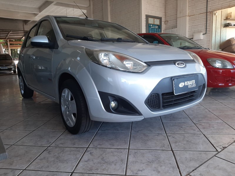 FORD FIESTA 1.6 2010/2011 RENAUTO VEÍCULOS LAJEADO / Carros no Vale
