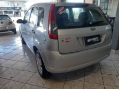 FORD FIESTA 1.6 2010/2011 RENAUTO VEÍCULOS LAJEADO / Carros no Vale