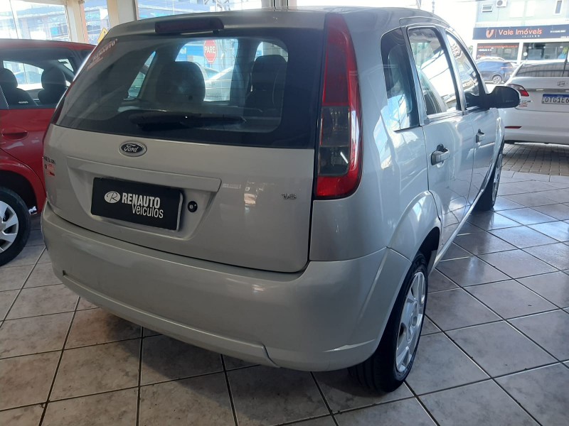 FORD FIESTA 1.6 2010/2011 RENAUTO VEÍCULOS LAJEADO / Carros no Vale