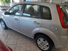 FORD FIESTA 1.6 2010/2011 RENAUTO VEÍCULOS LAJEADO / Carros no Vale
