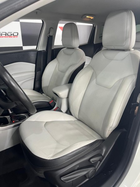 JEEP COMPASS 2.0 16V FLEX LONGITUDE AUTOMÁTICO 2019/2019 TIAGO AUTOMÓVEIS VENÂNCIO AIRES / Carros no Vale