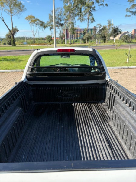 FORD COURIER 1.6 L 8V /2010 NEURI VEÍCULOS LAJEADO / Carros no Vale