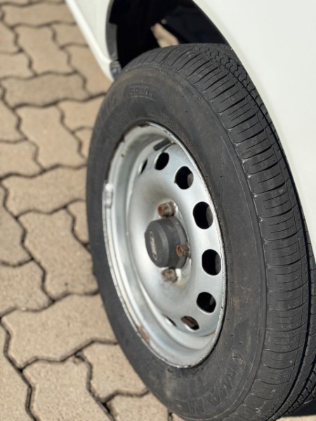 FORD COURIER 1.6 L 8V /2010 NEURI VEÍCULOS LAJEADO / Carros no Vale