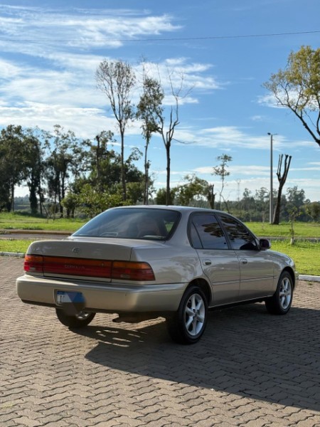 TOYOTA COROLLA 1.8 LE 16V 1995/1995 NEURI VEÍCULOS LAJEADO / Carros no Vale