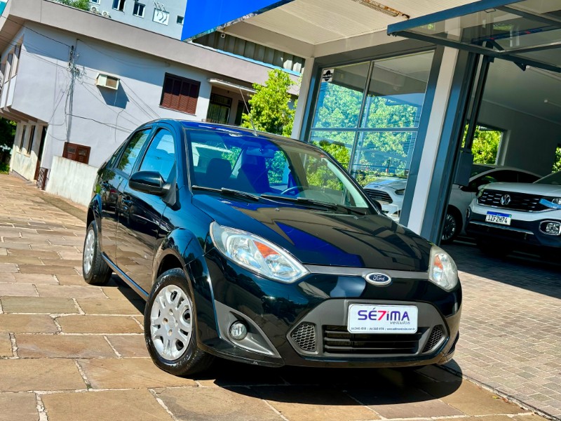 FORD FIESTA SEDAN 1.6 8V 2014 2014/2014 SÉTIMA VEÍCULOS GUAPORÉ / Carros no Vale
