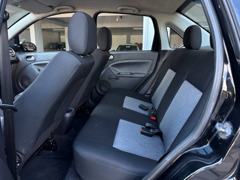 FORD FIESTA SEDAN 1.6 8V 2014 2014/2014 SÉTIMA VEÍCULOS GUAPORÉ / Carros no Vale