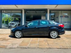FORD FOCUS 2.0 SE PLUS FASTBACK 16V 2016/2017 SÉTIMA VEÍCULOS GUAPORÉ / Carros no Vale