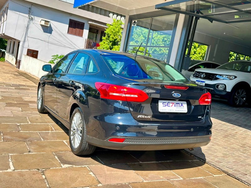 FORD FOCUS 2.0 SE PLUS FASTBACK 16V 2016/2017 SÉTIMA VEÍCULOS GUAPORÉ / Carros no Vale FORD FOCUS 2.0 SE PLUS FASTBACK 16V 2016/2017 SÉTIMA VEÍCULOS GUAPORÉ / Carros no Vale