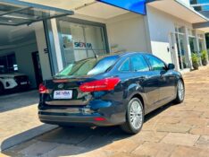 FORD FOCUS 2.0 SE PLUS FASTBACK 16V 2016/2017 SÉTIMA VEÍCULOS GUAPORÉ / Carros no Vale