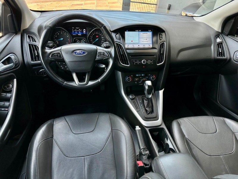 FORD FOCUS 2.0 SE PLUS FASTBACK 16V 2016/2017 SÉTIMA VEÍCULOS GUAPORÉ / Carros no Vale FORD FOCUS 2.0 SE PLUS FASTBACK 16V 2016/2017 SÉTIMA VEÍCULOS GUAPORÉ / Carros no Vale