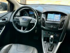 FORD FOCUS 2.0 SE PLUS FASTBACK 16V 2016/2017 SÉTIMA VEÍCULOS GUAPORÉ / Carros no Vale