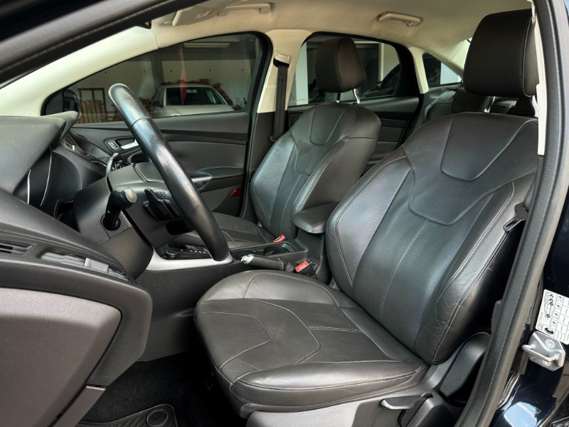 FORD FOCUS 2.0 SE PLUS FASTBACK 16V 2016/2017 SÉTIMA VEÍCULOS GUAPORÉ / Carros no Vale FORD FOCUS 2.0 SE PLUS FASTBACK 16V 2016/2017 SÉTIMA VEÍCULOS GUAPORÉ / Carros no Vale