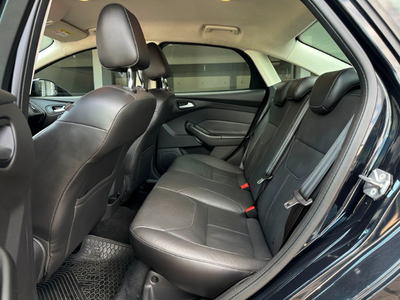 FORD FOCUS 2.0 SE PLUS FASTBACK 16V 2016/2017 SÉTIMA VEÍCULOS GUAPORÉ / Carros no Vale FORD FOCUS 2.0 SE PLUS FASTBACK 16V 2016/2017 SÉTIMA VEÍCULOS GUAPORÉ / Carros no Vale