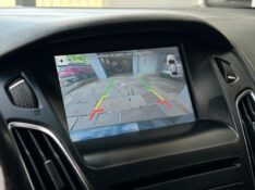 FORD FOCUS 2.0 SE PLUS FASTBACK 16V 2016/2017 SÉTIMA VEÍCULOS GUAPORÉ / Carros no Vale