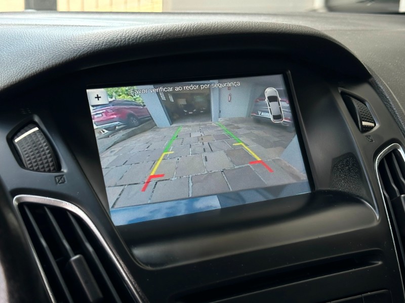 FORD FOCUS 2.0 SE PLUS FASTBACK 16V 2016/2017 SÉTIMA VEÍCULOS GUAPORÉ / Carros no Vale FORD FOCUS 2.0 SE PLUS FASTBACK 16V 2016/2017 SÉTIMA VEÍCULOS GUAPORÉ / Carros no Vale