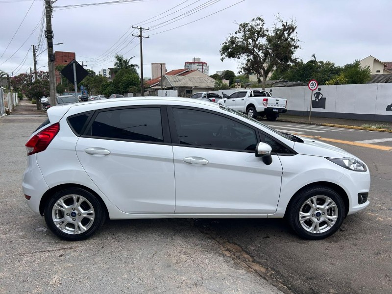 FORD FIESTA SEL 1.6 16V FLEX AUT 5P 2017/2017 LS MULTIMARCAS VENÂNCIO AIRES / Carros no Vale