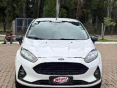 FORD FIESTA 1.6 SE HATCH 16V FLEX 4P AUTOMÁTICO /2018 NEURI VEÍCULOS LAJEADO / Carros no Vale