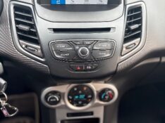 FORD FIESTA 1.6 SE HATCH 16V FLEX 4P AUTOMÁTICO /2018 NEURI VEÍCULOS LAJEADO / Carros no Vale