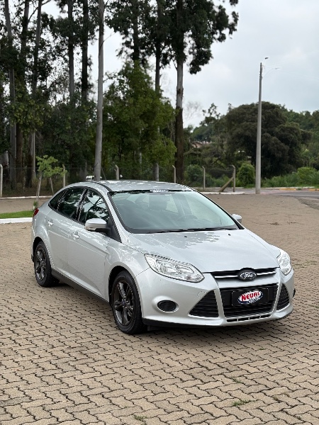 FORD FOCUS 2.0 GHIA 16V FLEX 4P AUTOMÁTICO /2014 NEURI VEÍCULOS LAJEADO / Carros no Vale