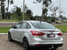 FORD FOCUS 2.0 GHIA 16V FLEX 4P AUTOMÁTICO /2014 NEURI VEÍCULOS LAJEADO / Carros no Vale