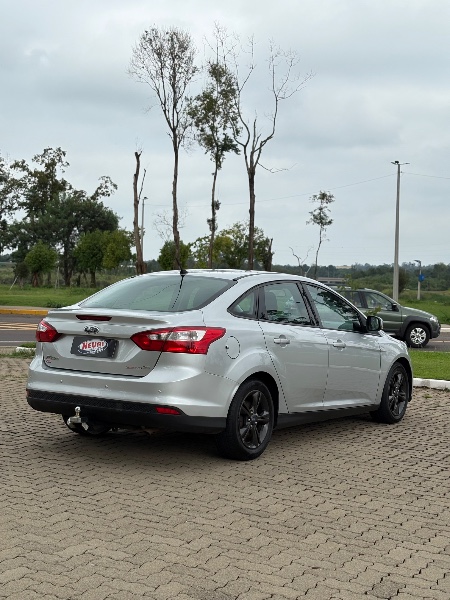 FORD FOCUS 2.0 GHIA 16V FLEX 4P AUTOMÁTICO /2014 NEURI VEÍCULOS LAJEADO / Carros no Vale